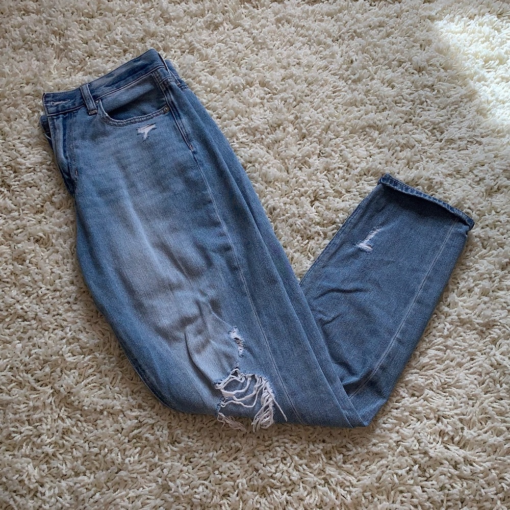 American Eagle Distressed Mom Jean
